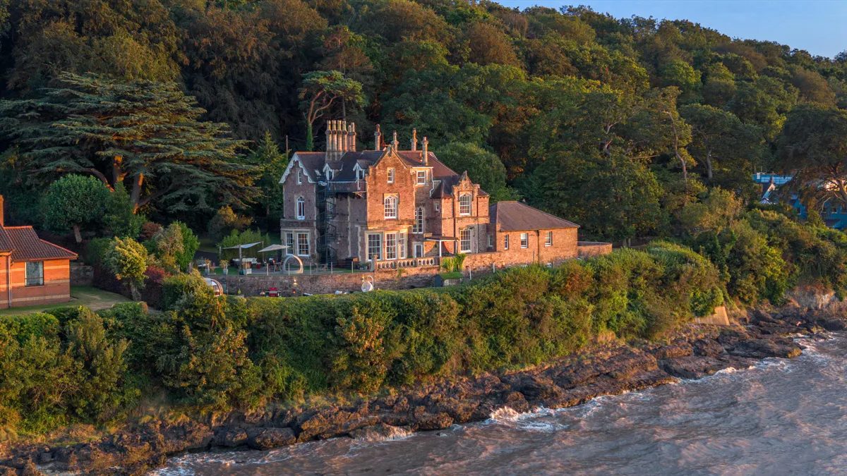 Grade II listed waterfront house in Bristol BS20