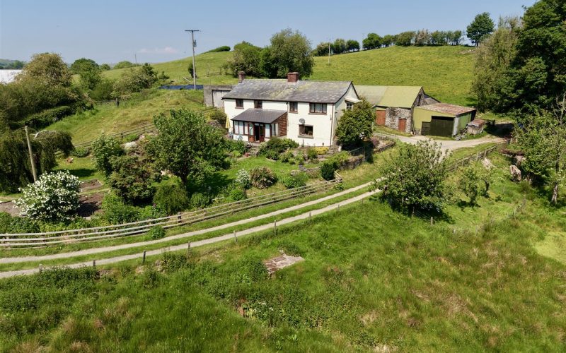 Builth Wells: period farmhouse