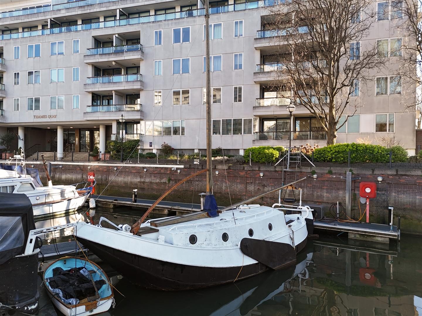 Apartment with a mooring in Are you looking