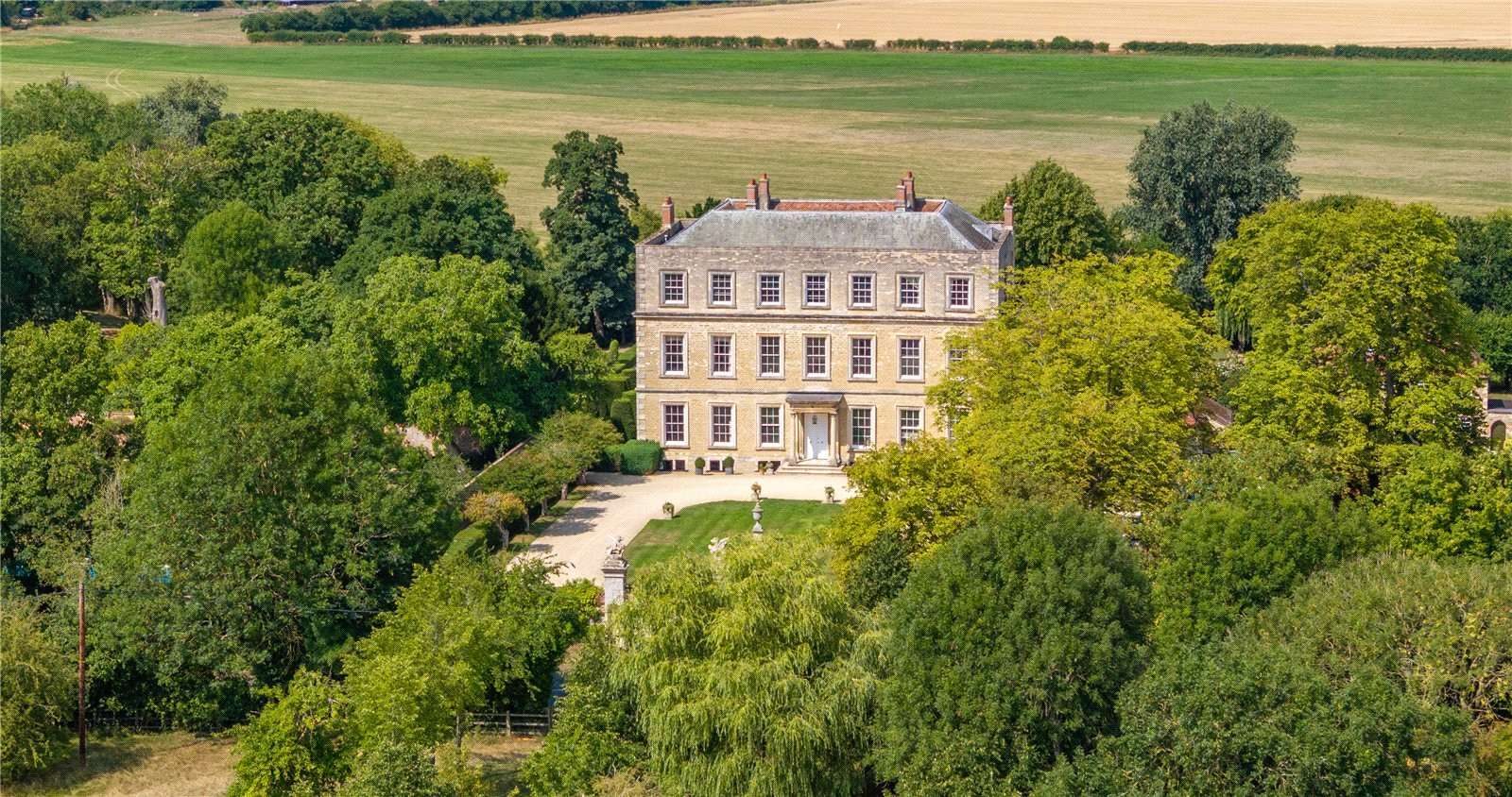 Country house with a pool in Wallingford