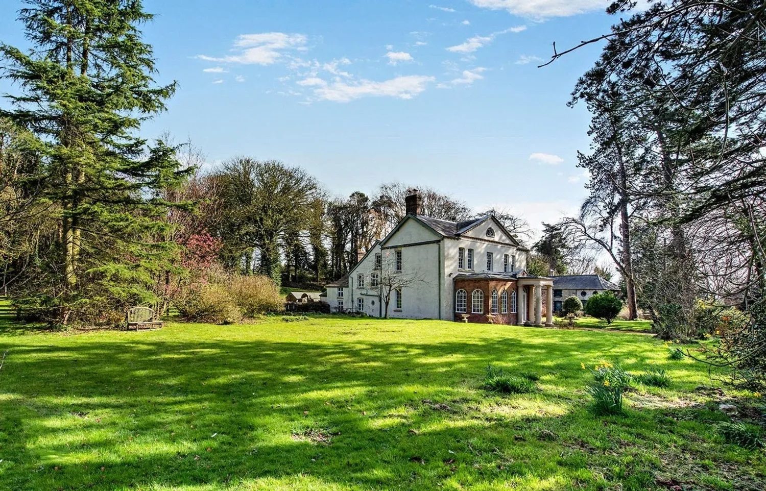 Period country house in Lixwm