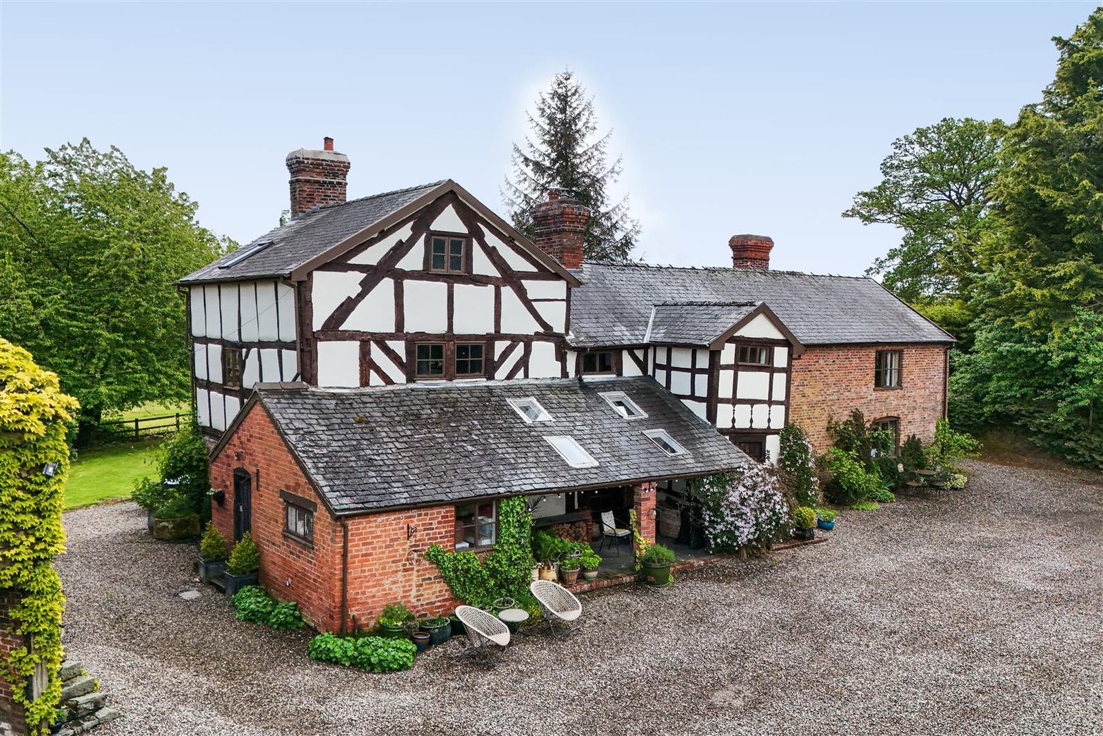Period farmhouse, Welshpool