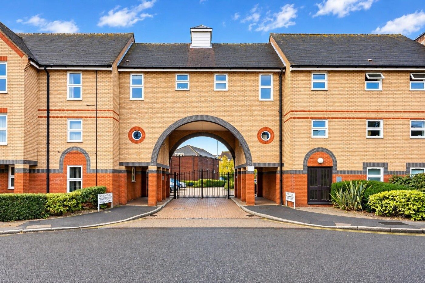 Chain free waterfront apartment, Hertford