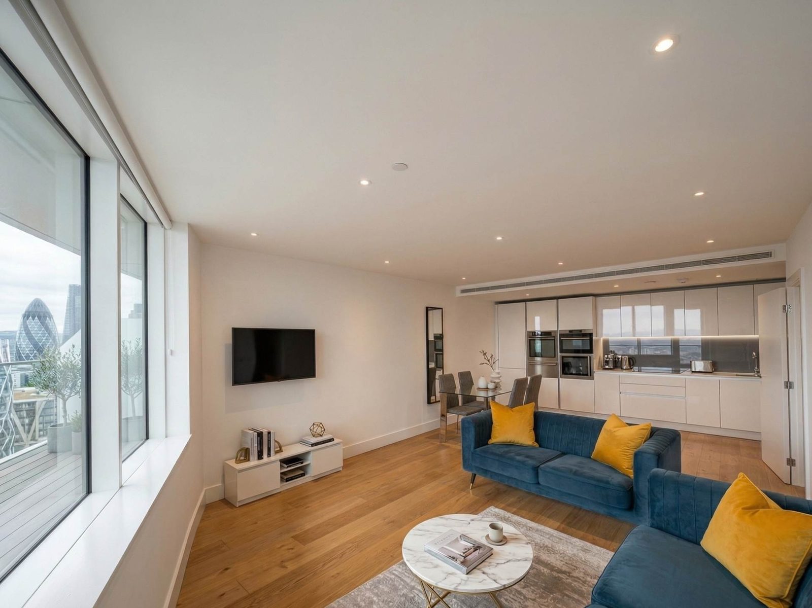 Three bedroom riverside 22nd floor apartment in the iconic Lombard Wharf