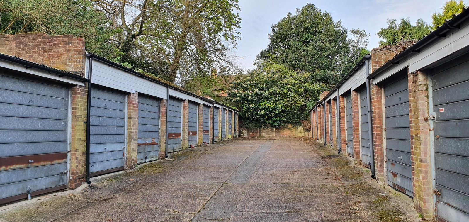 The Glen (adj 22) Spinney Hill, Addlestone