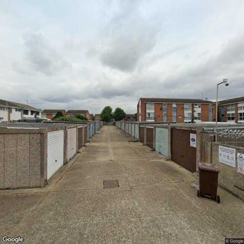 Lock-up Garage to Rent on Clyde r/o 26 (Ashlands Court) off Coronation Avenue