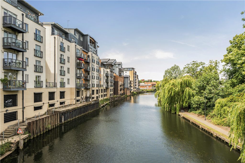 Chain free waterfront apartment in Norwich