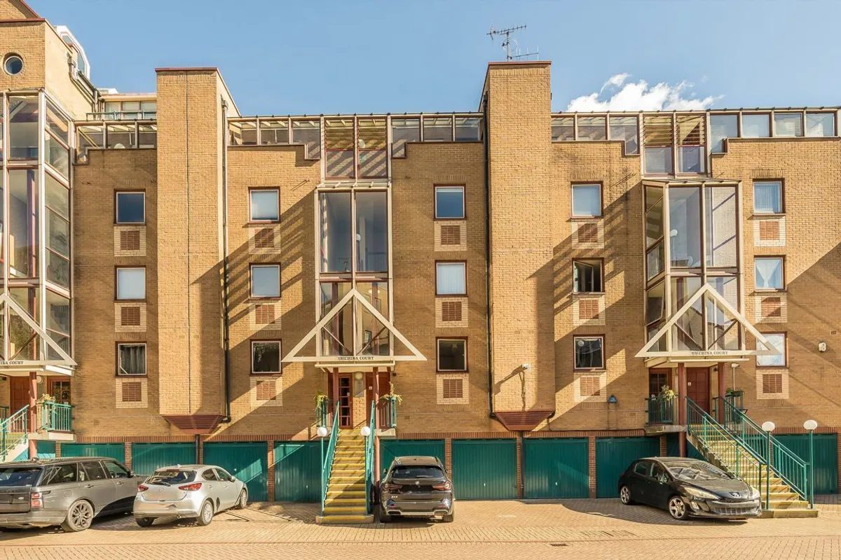 Asher Way, Wapping