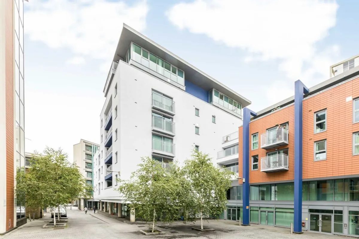 Wandsworth: period waterfront apartment