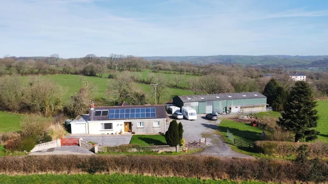 Capel Dewi: chain free smallholding