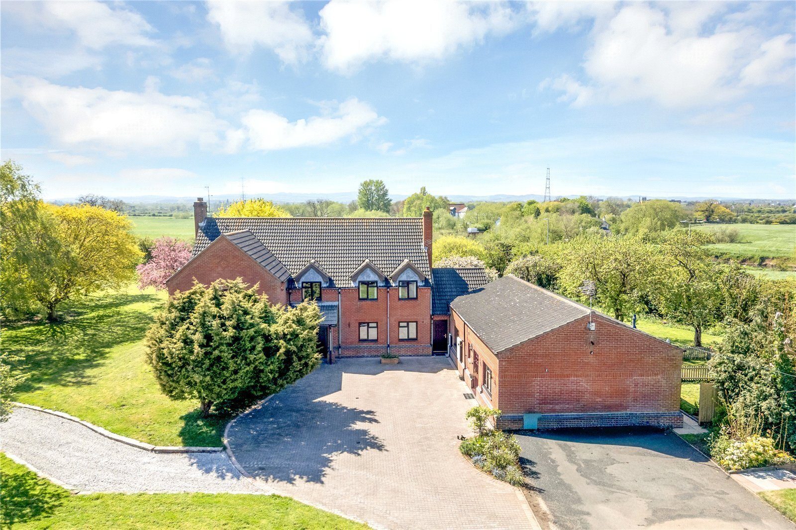Detached house with paddocks in Loughborough