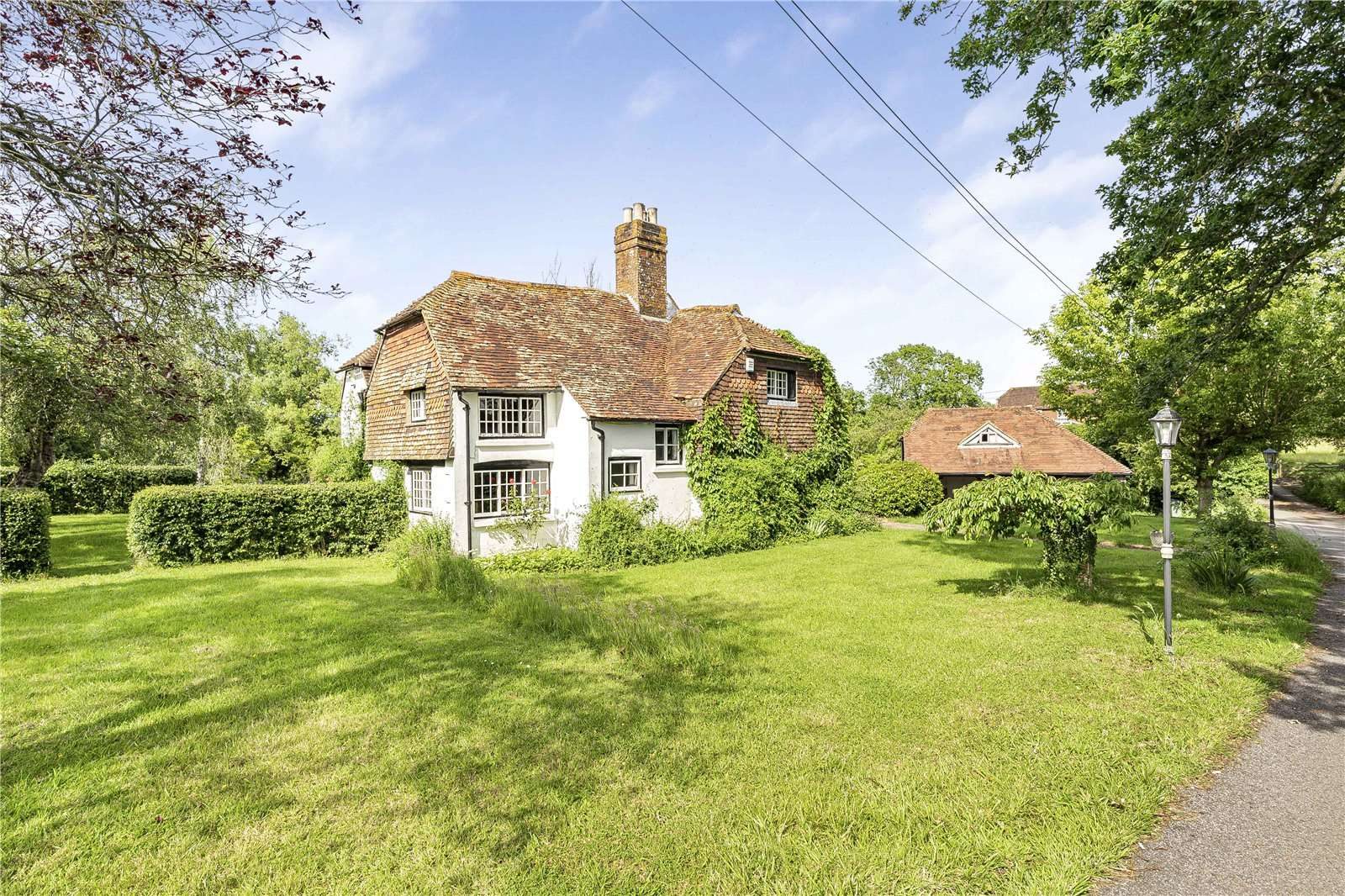 Pulborough: period farmhouse