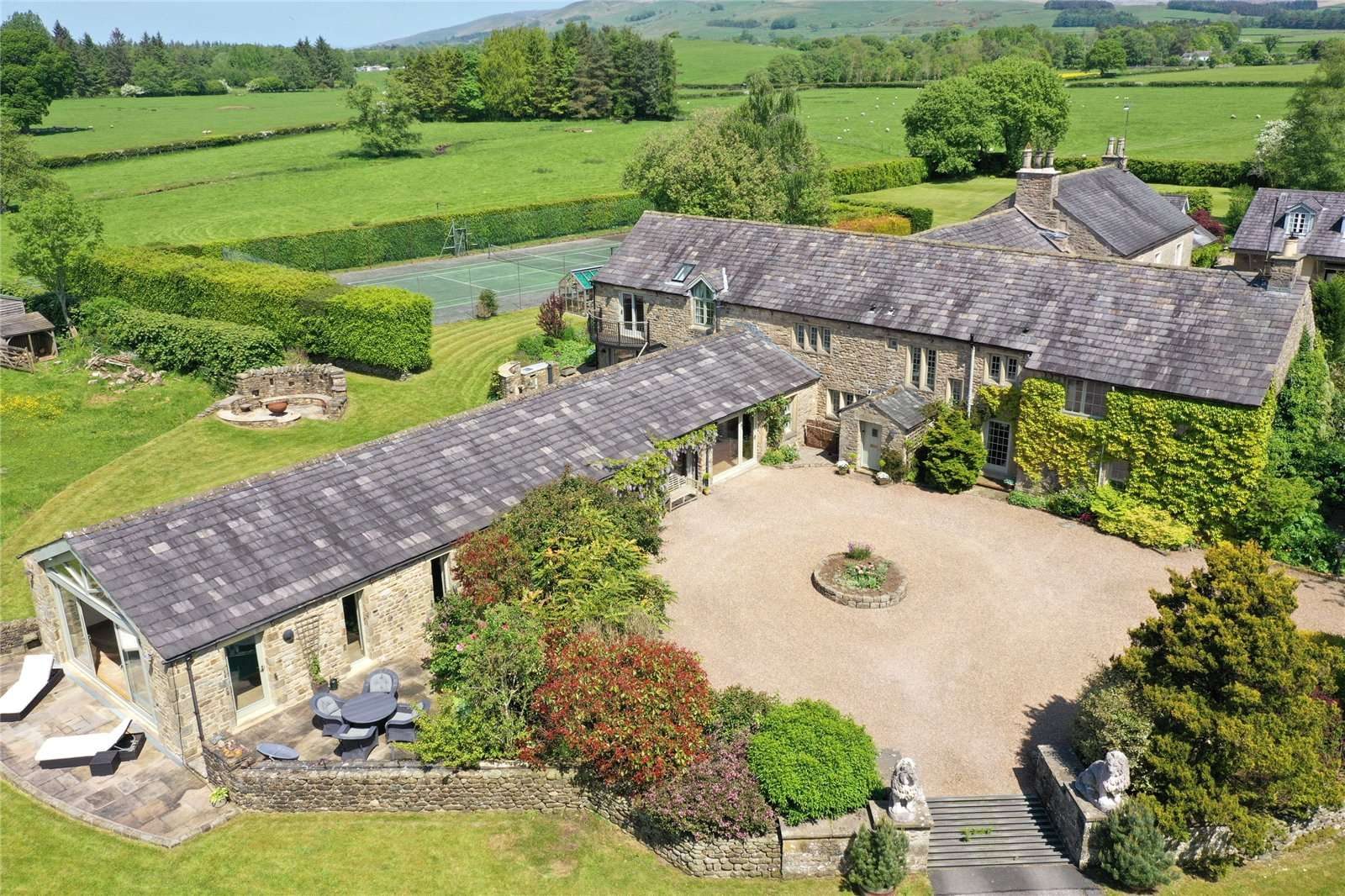 Farmhouse with a pool in Carnforth