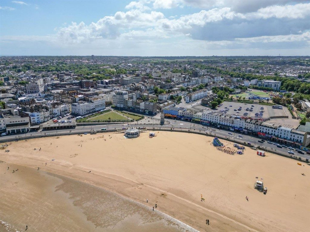 Flat 2, 12 Marine Gdns, Margate