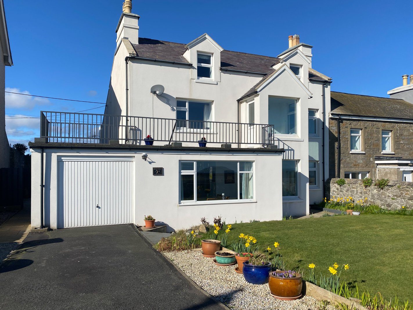Isle of Man: house with further land available
