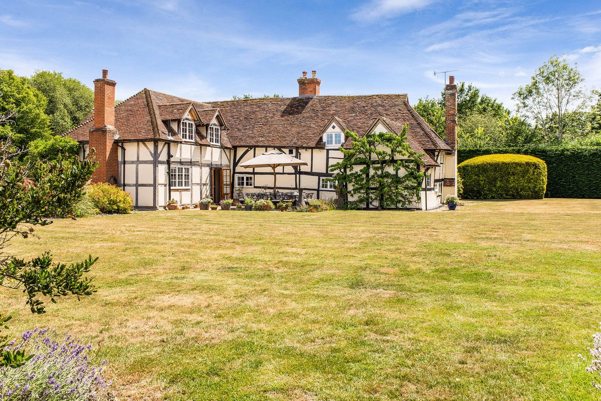 Detached House for sale with 5 bedrooms, Broad Street Common, Guildford
