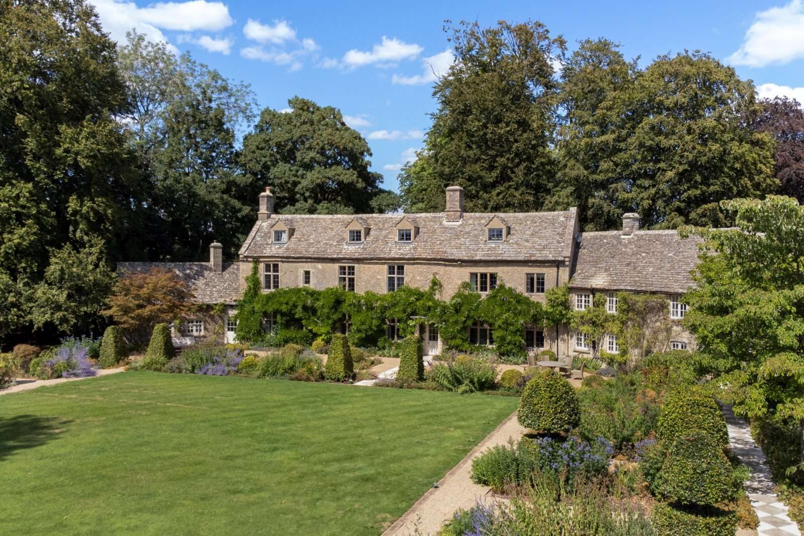 Country house with an annexe, Cirencester