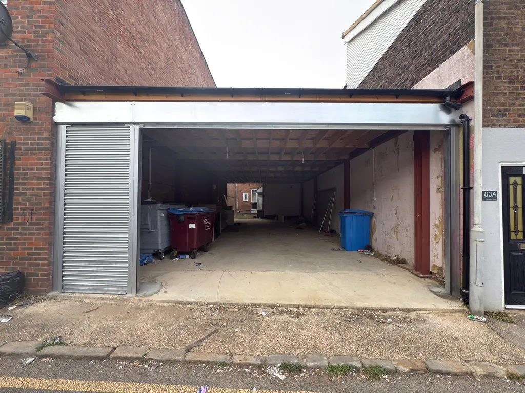 Windsor Walk, Luton LU1