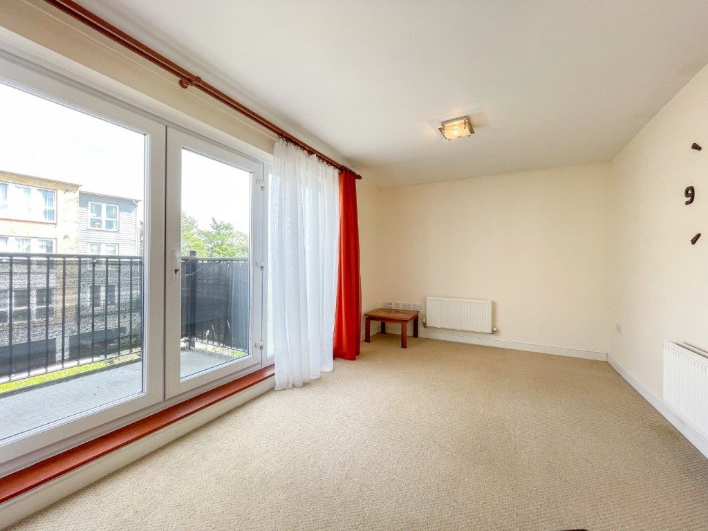 Chain free waterfront apartment in Gravesend
