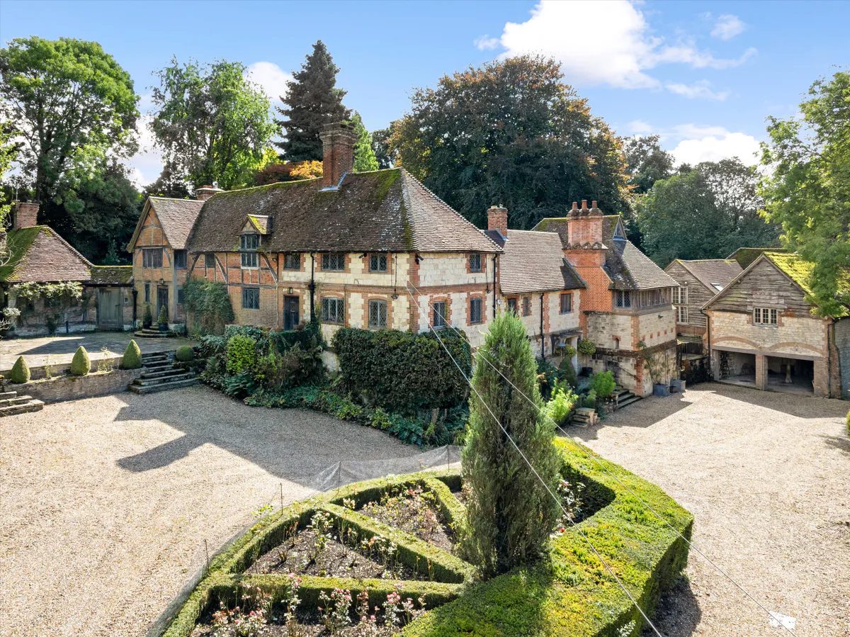 Country house with outbuildings in Bordon