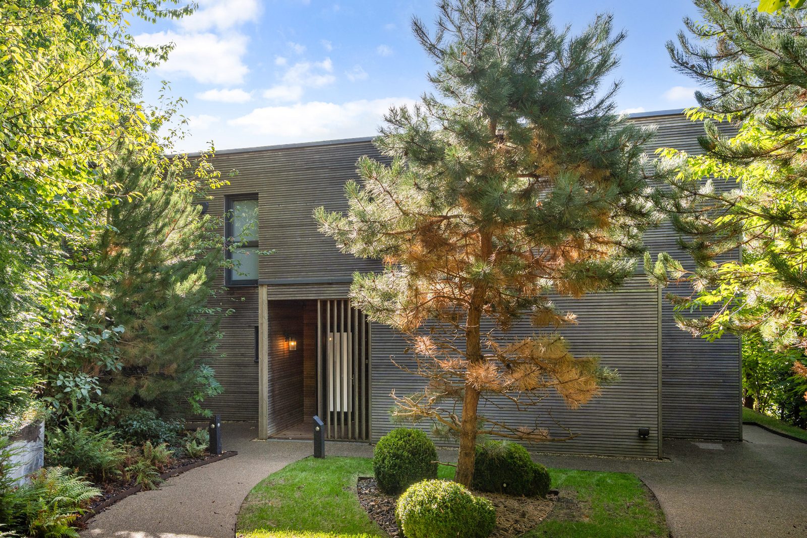 Waterfront house with a pool, A Lakeside House at The Lakes by YOO
