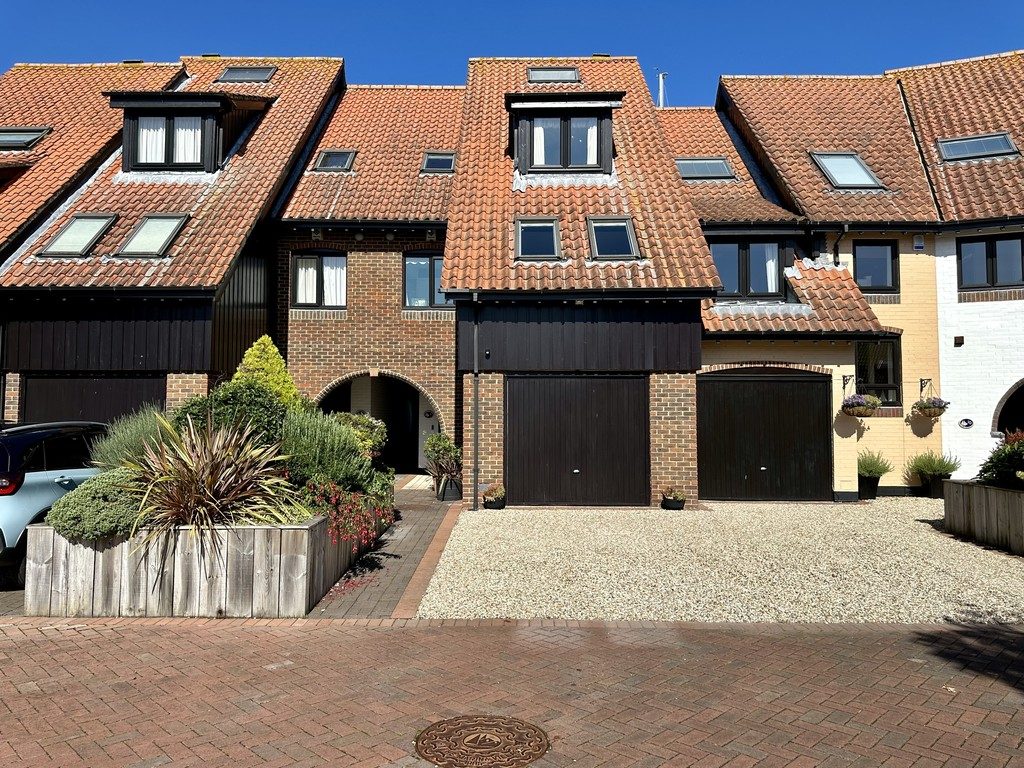 White Heather Court, Hythe