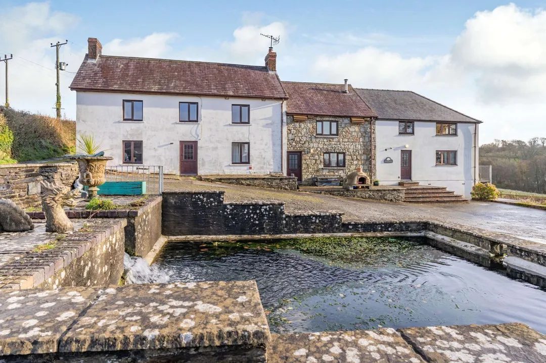 Llandysul: smallholding with paddocks