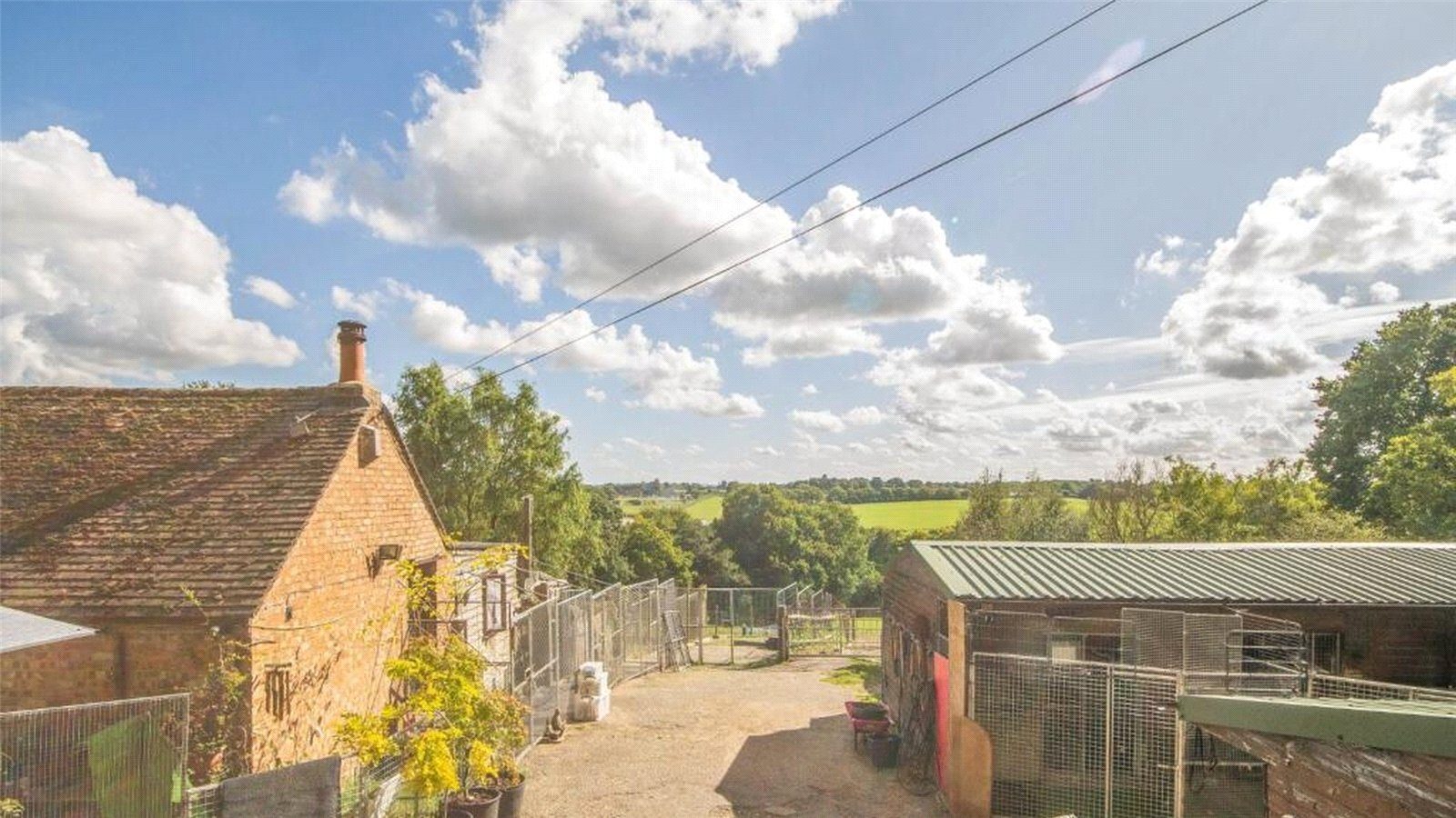 Detached house with outbuildings in Hors