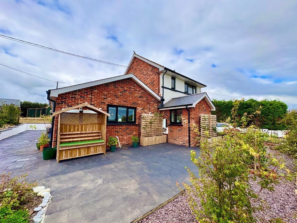 St Clears: smallholding with paddocks