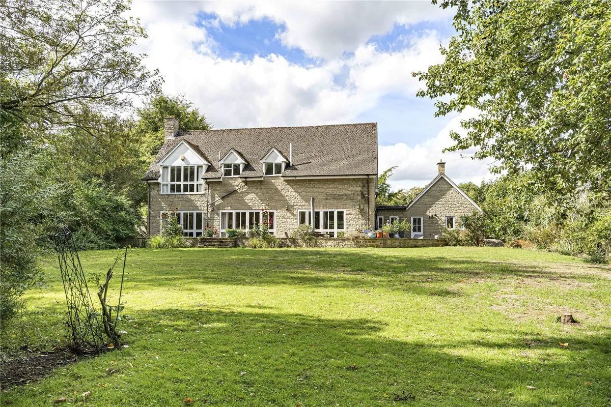 Waterfront house with outbuildings in Kidlington