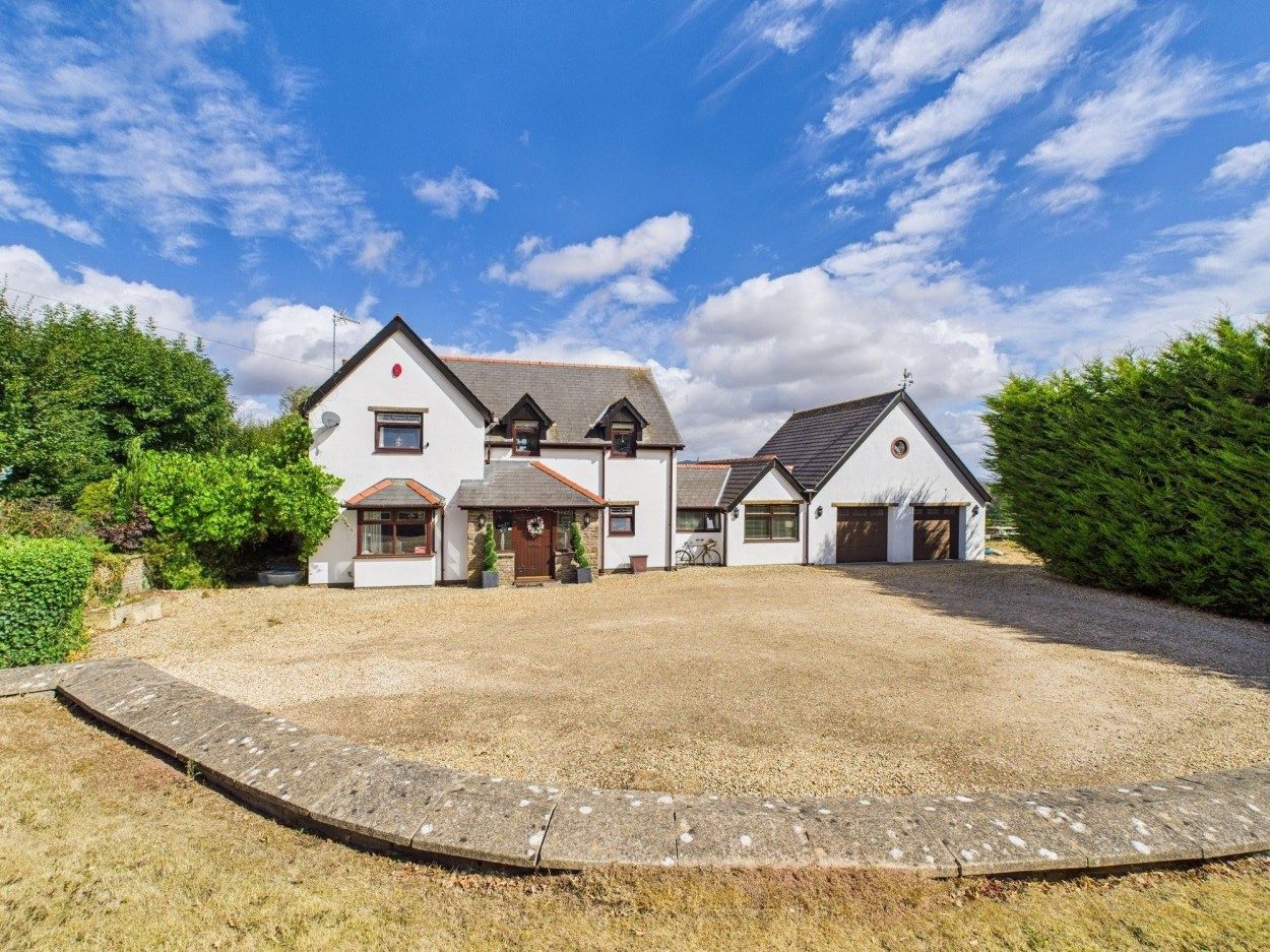 Detached house with paddocks in Abergavenny