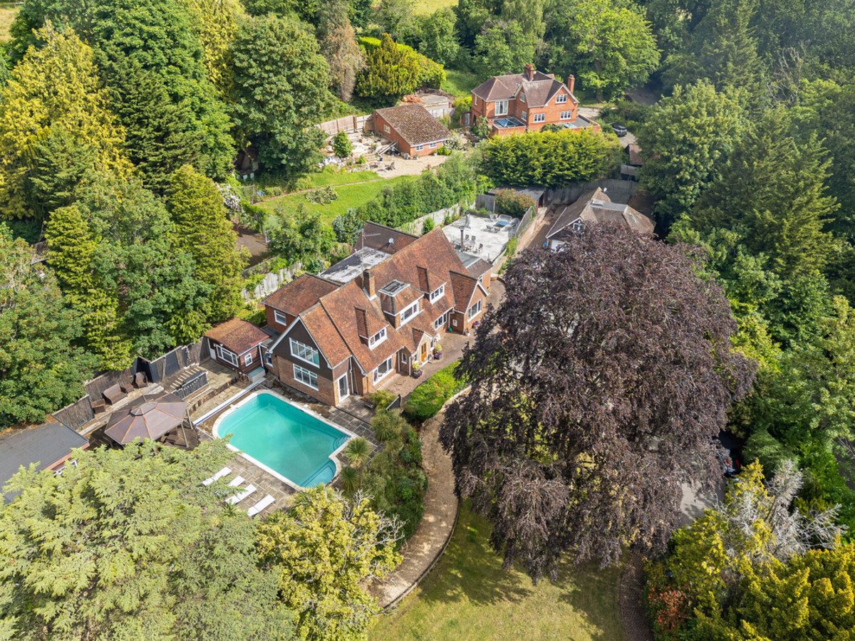 Maidenhead: detached house with paddocks