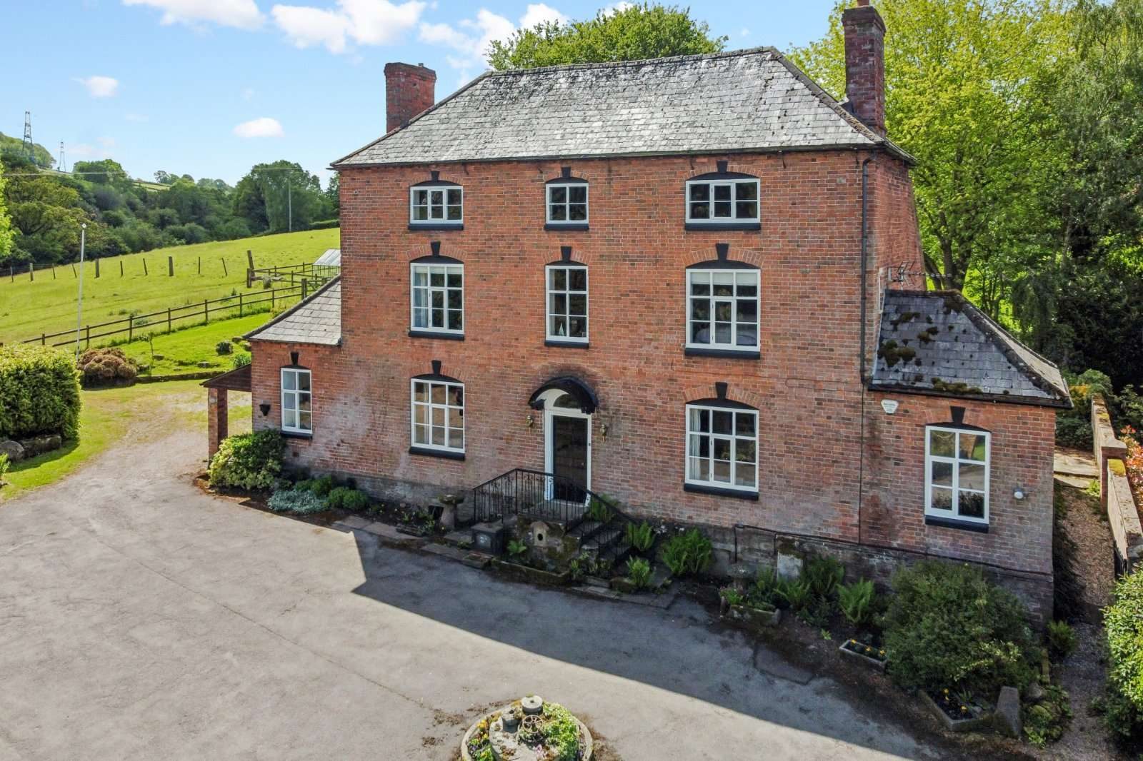 Ross-on-Wye: farmhouse with paddocks