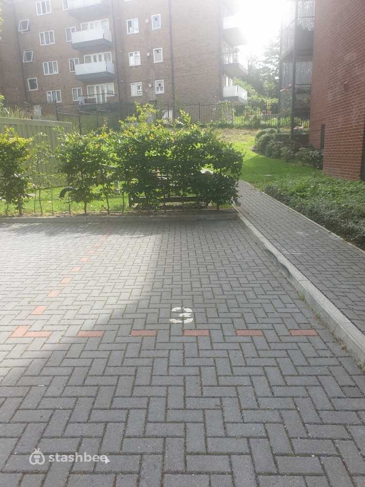 Parking Space to Rent in South West London, SW16