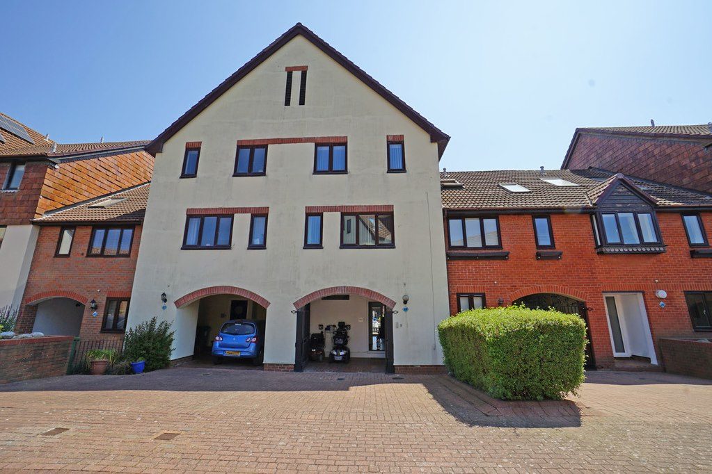 Portsmouth: chain free townhouse