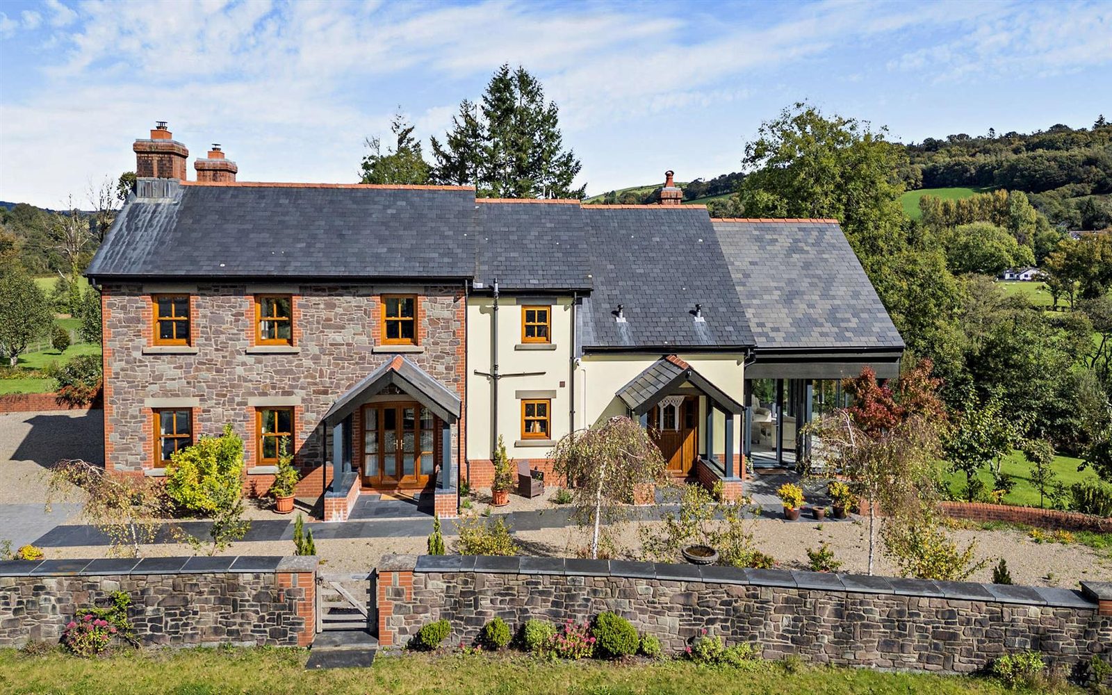 Pumpsaint, Llanwrda