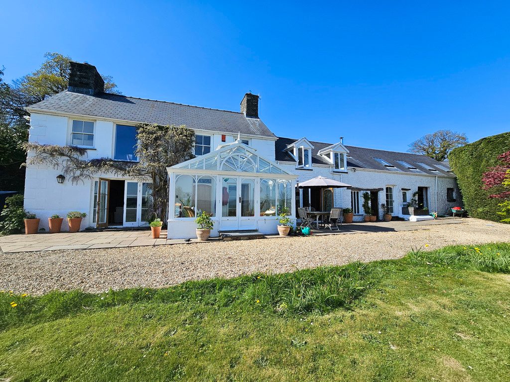 Llanbadarn Fawr: farmhouse with paddocks