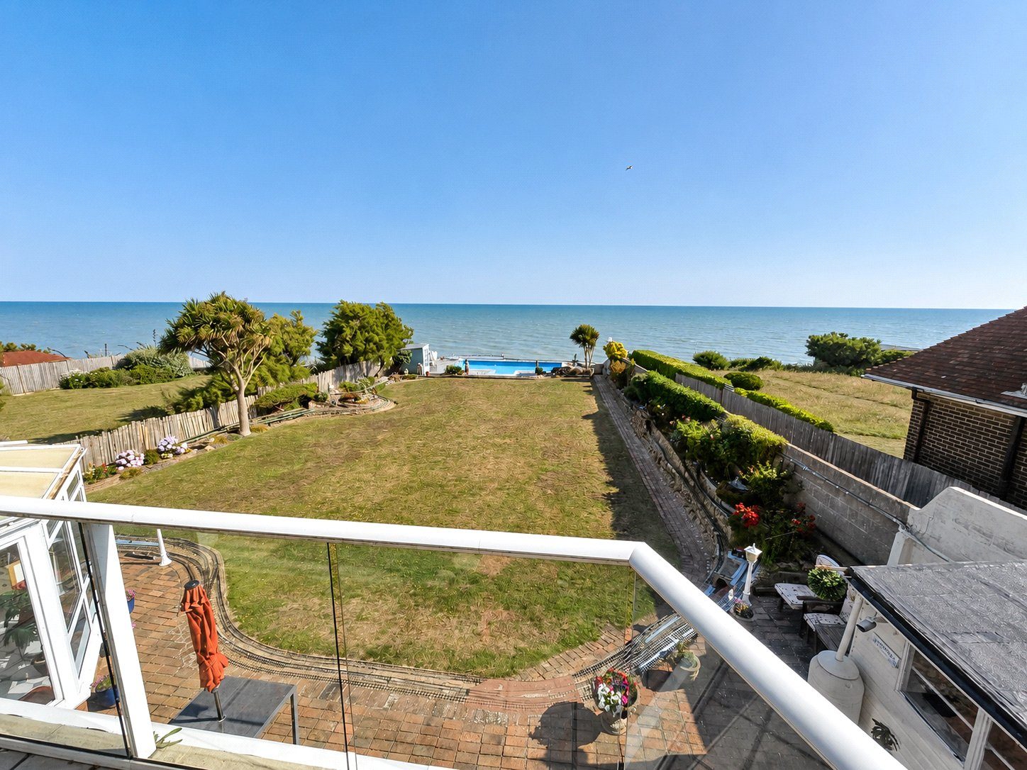 Waterfront house with a pool in Bexhill-On-Sea