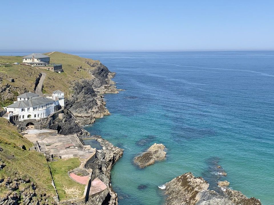 Newquay: villa with a pool