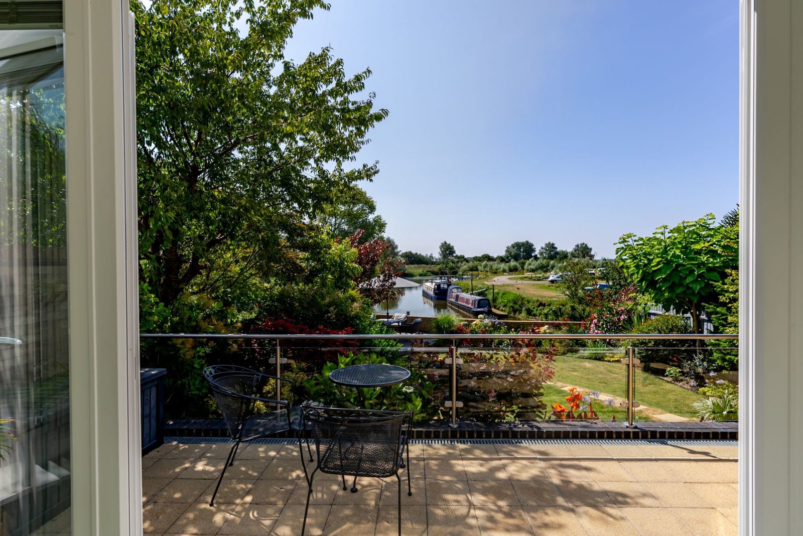 5 bedroom waterfront property for sale