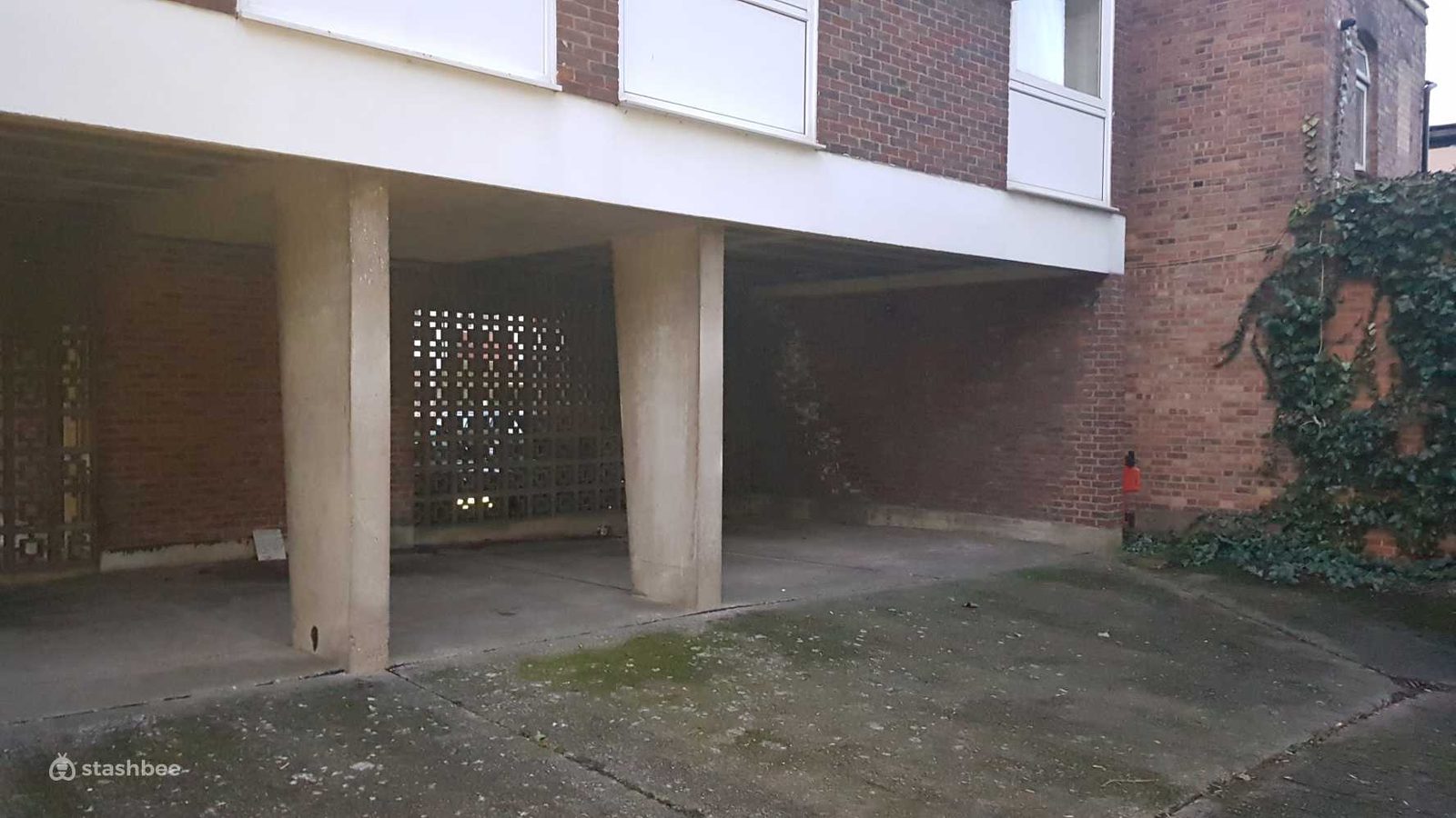 Parking Space to Rent in North London, N22