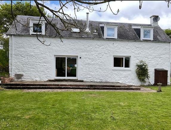 Bridge of Cally: cottage