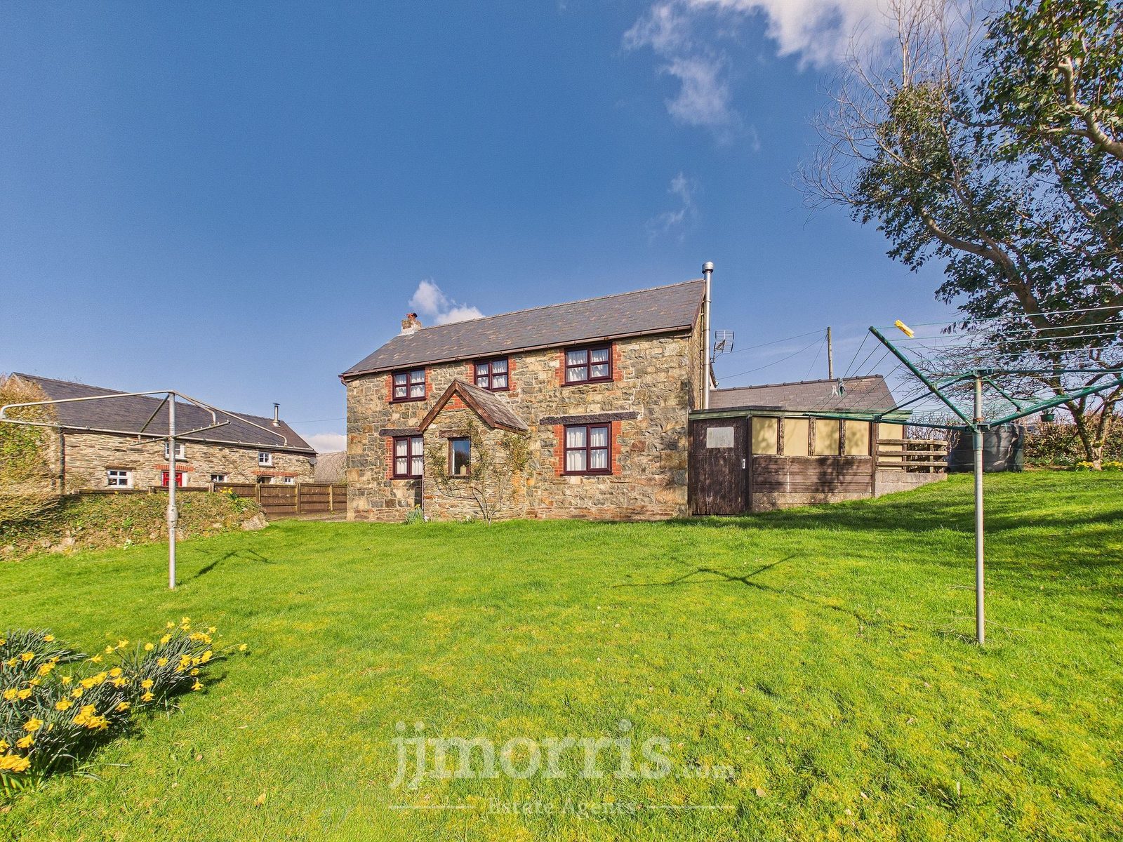 Clynderwen: smallholding with outbuildings