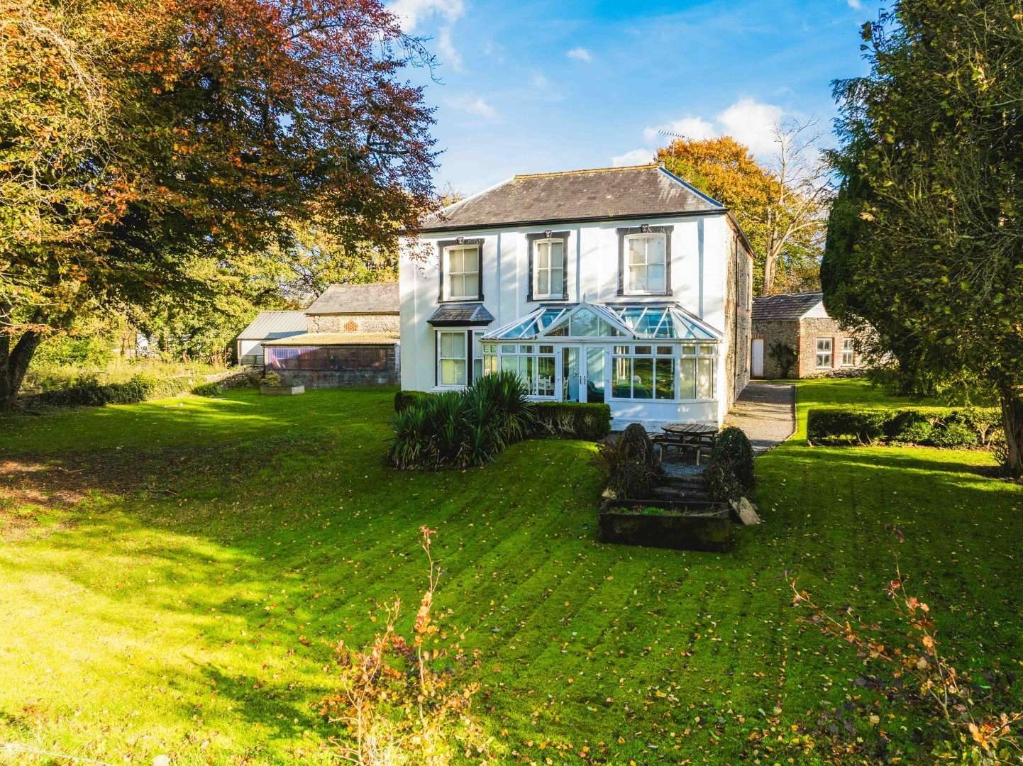 Chain free country house in Tregaron