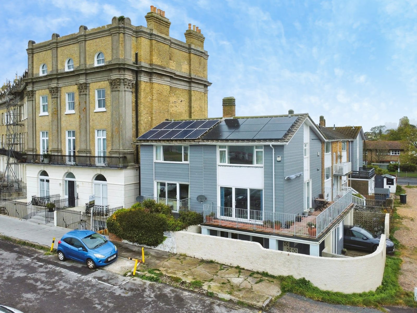3 bedroom town houseSea Front, Hayling Island, PO11 0AN