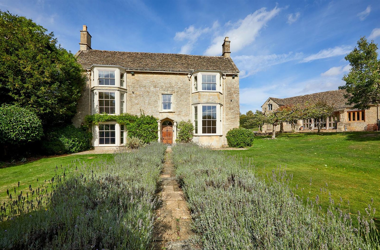 Cottage with outbuildings in Burford