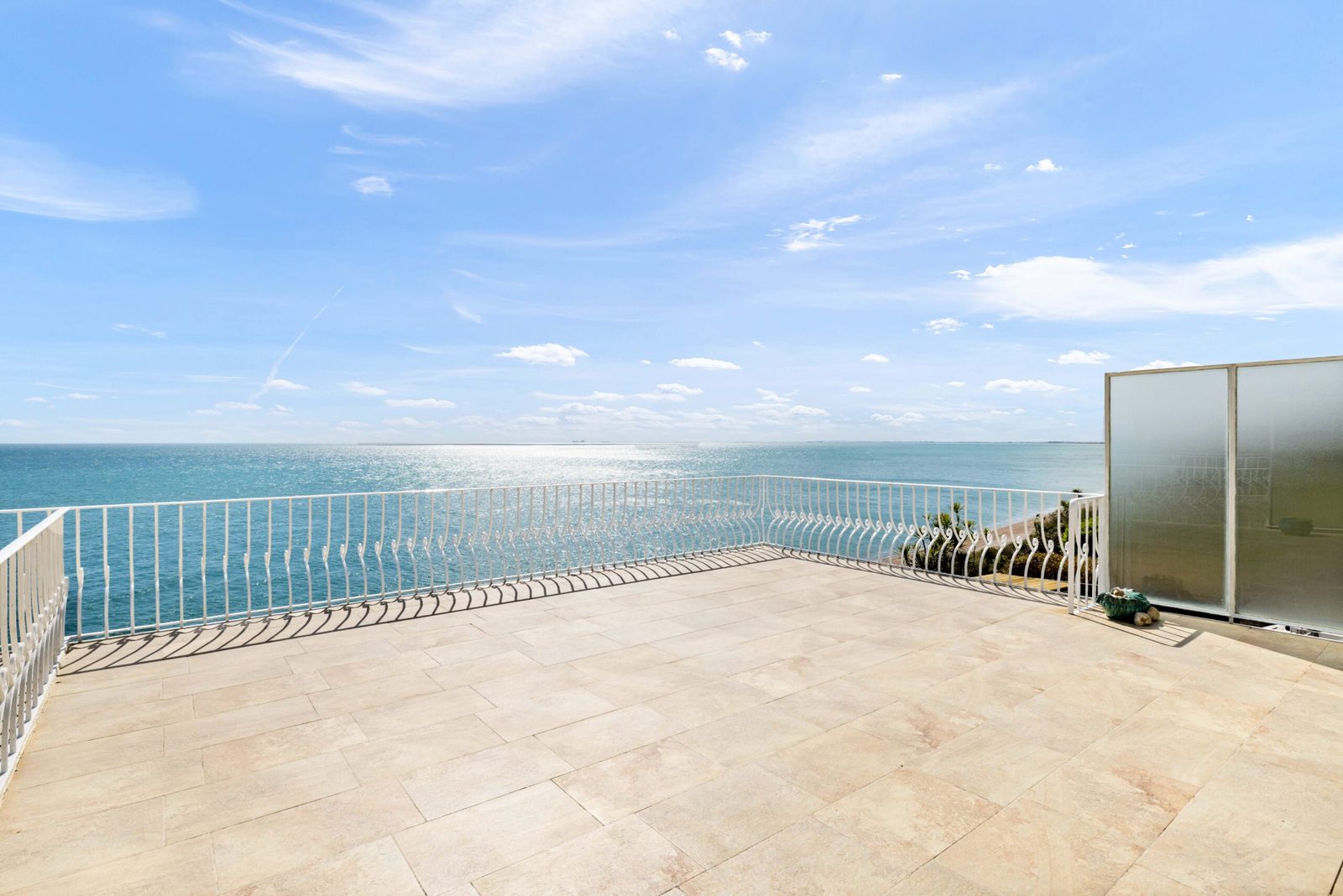 3 bed Modern End Of Terrace House