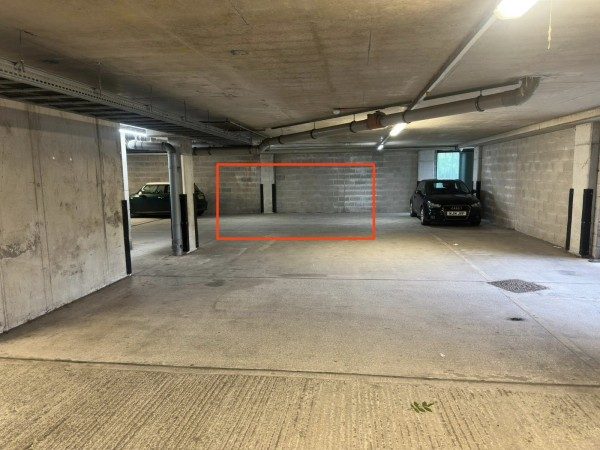 Parking on Springfield Court, 2 Dean Road, M3