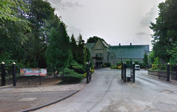 Parking on Mercure Sheffield Kenwood Hall & Spa, S7