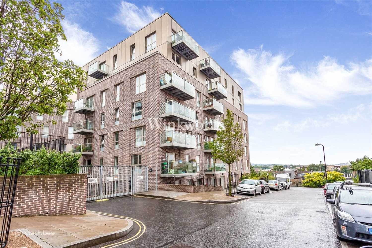 Parking Space to Rent in North London, N4